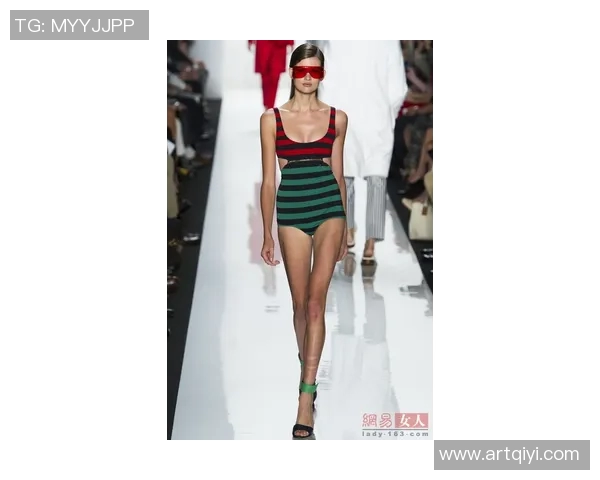 时尚与舒适兼具的女士泳装设计潮流，引领夏季海滩度假新风尚